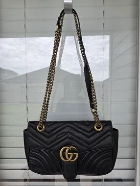 Gucci GG Marmont Small Women Shoulder Bag Black Matelassé Leather Gold Chain